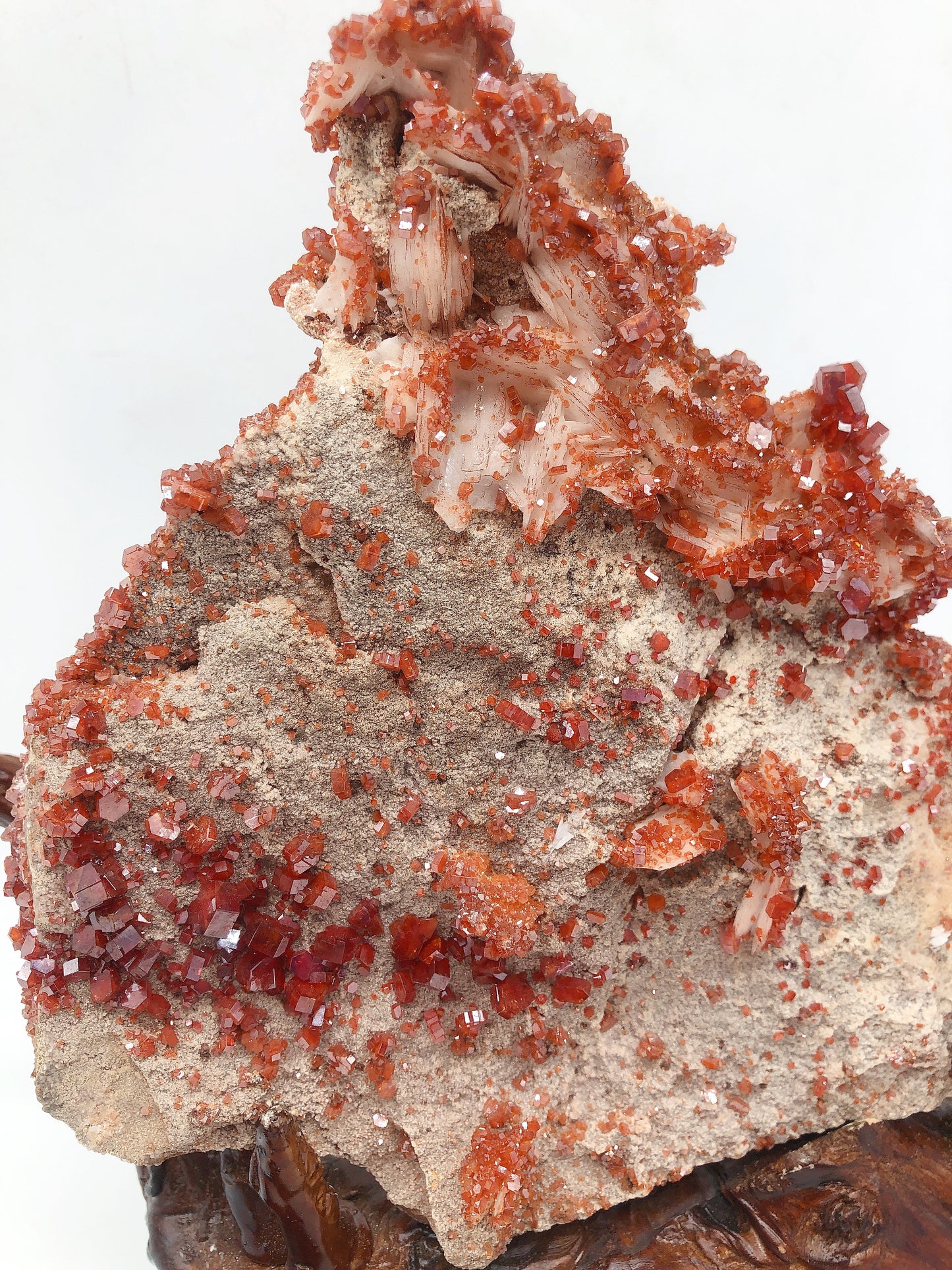 Red crystal raw stone