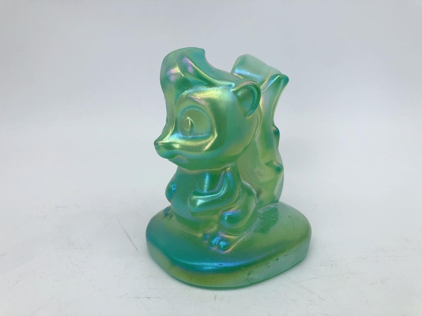 Aura squirrel carving
