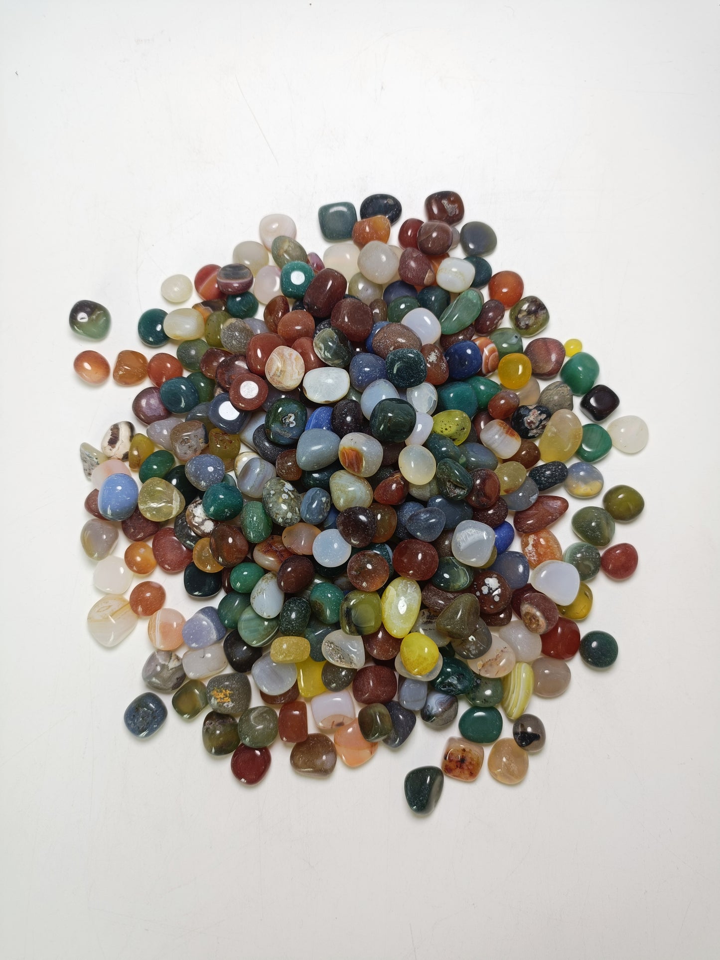 Color agate chip