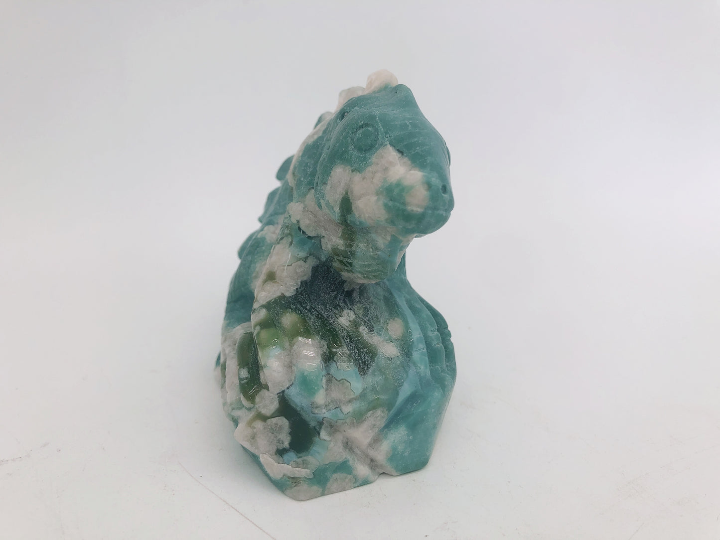 Green flower agate lizard carving