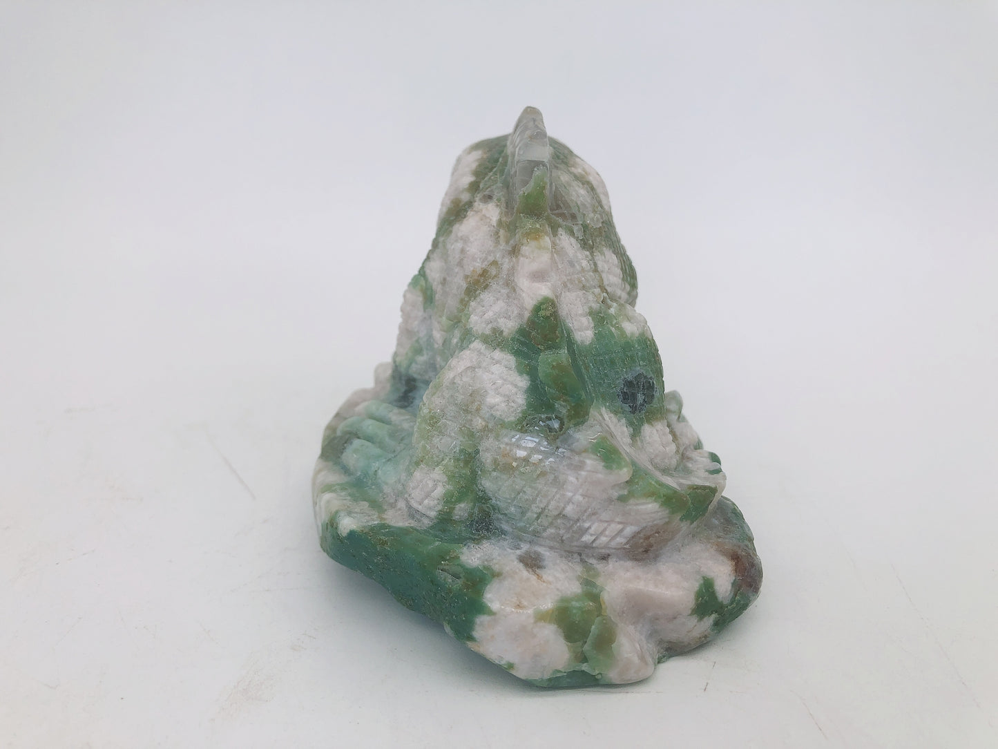 Green flower agate lizard carving