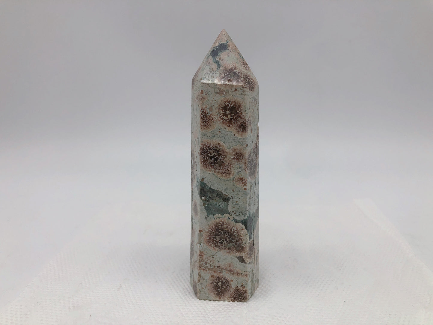 Green flower agate tower