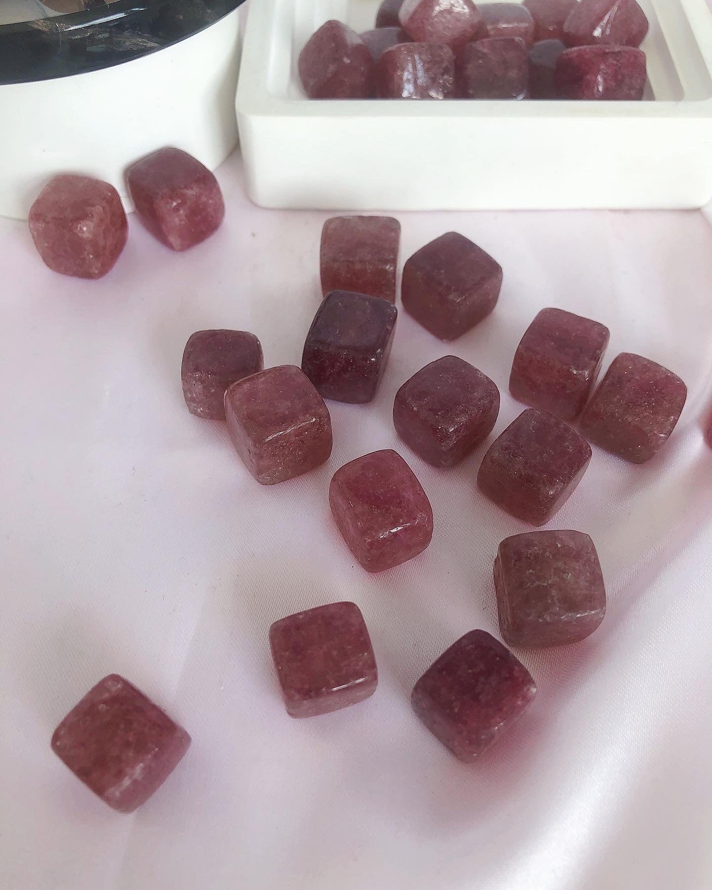 Strawberry quartz cube