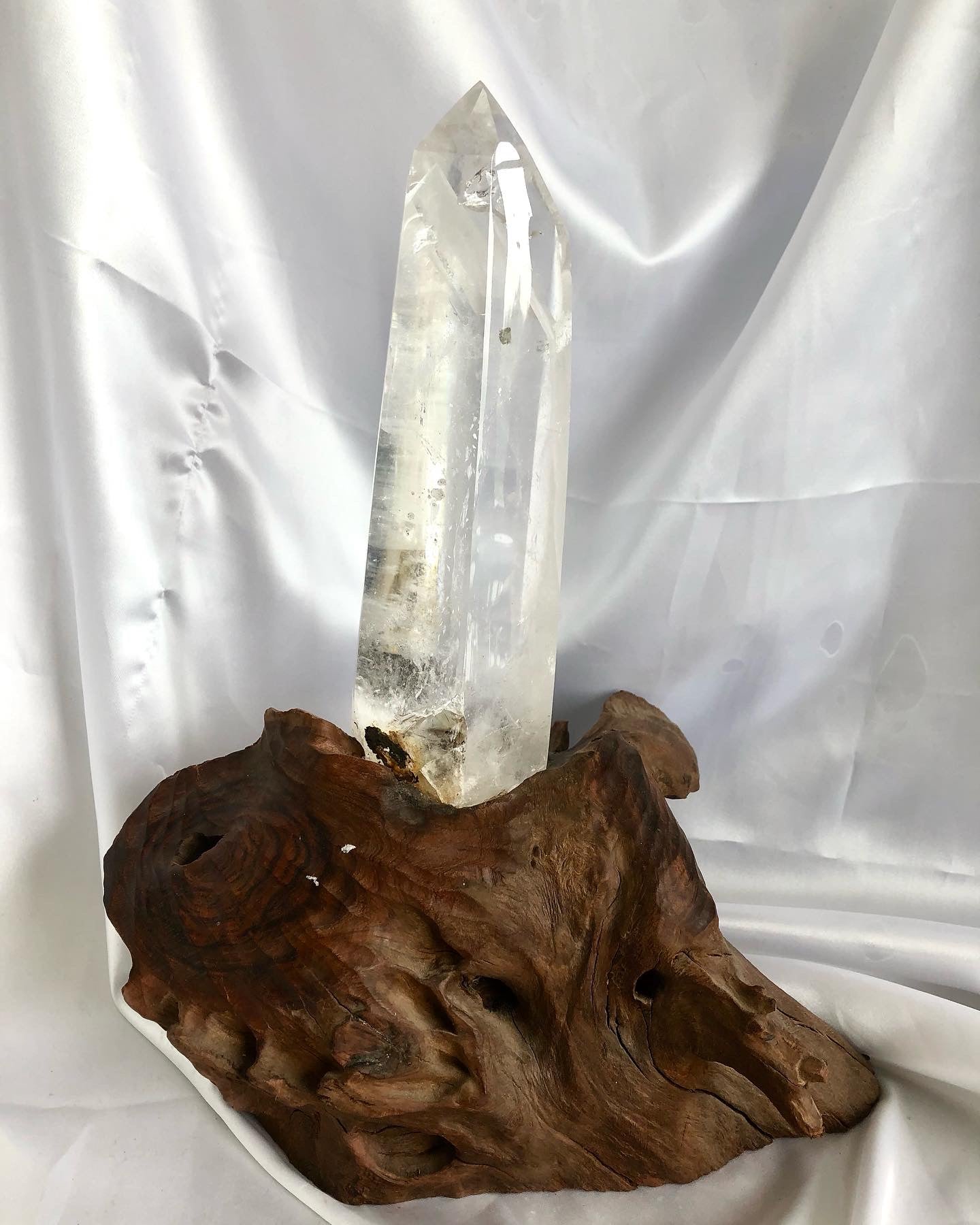 Big clear quartz tower with stand