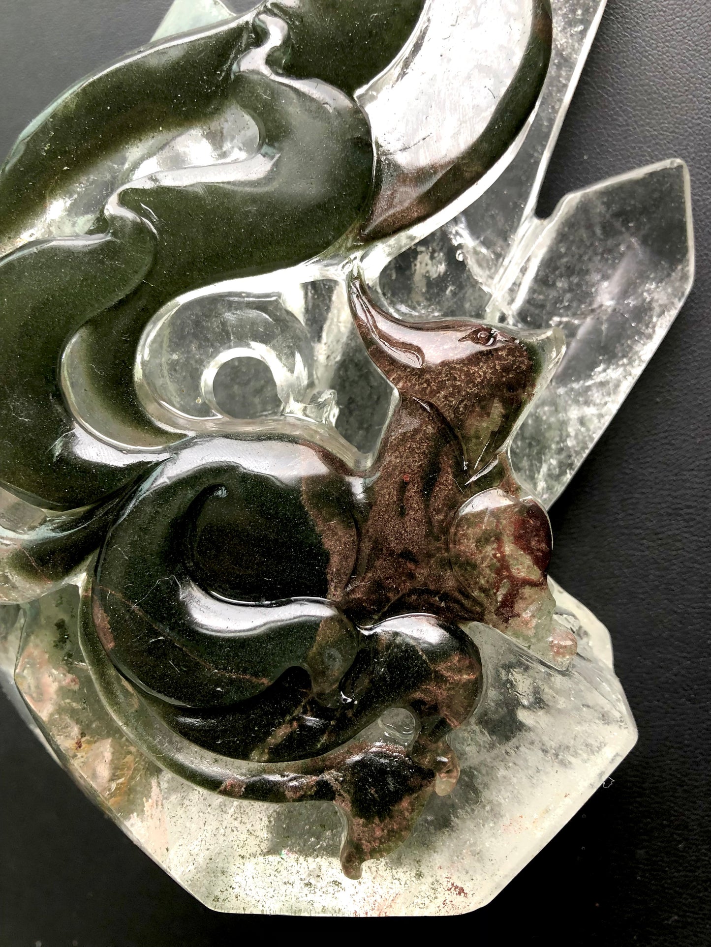 Garden quartz fox carving