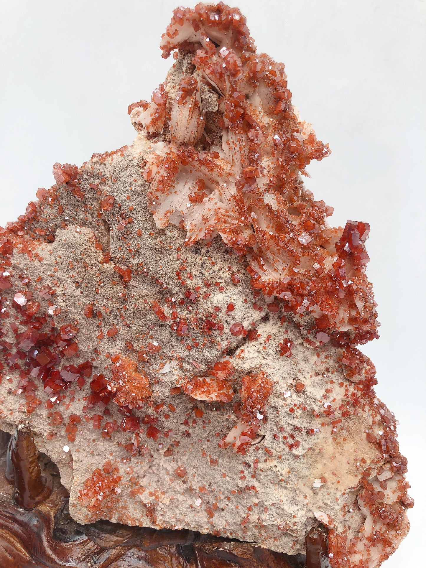 Red crystal raw stone