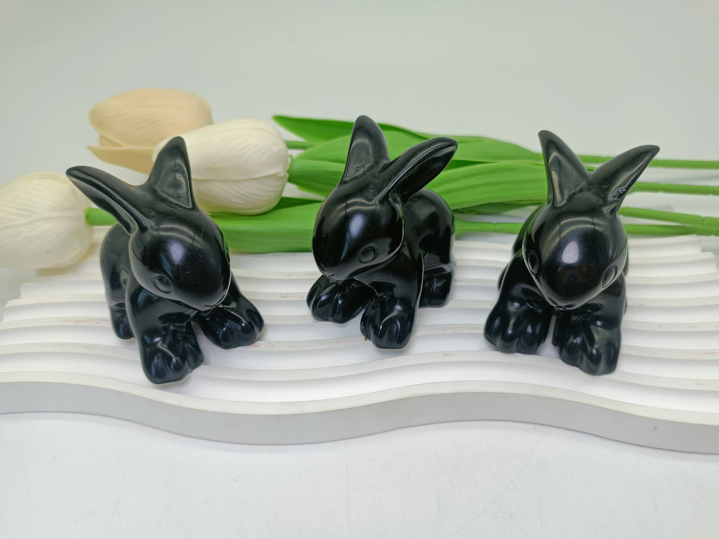 Black osidian rabit carving