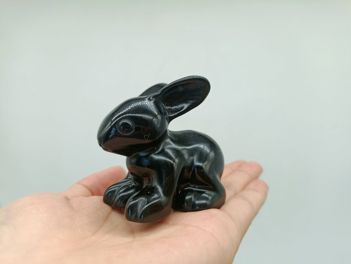 Black osidian rabit carving