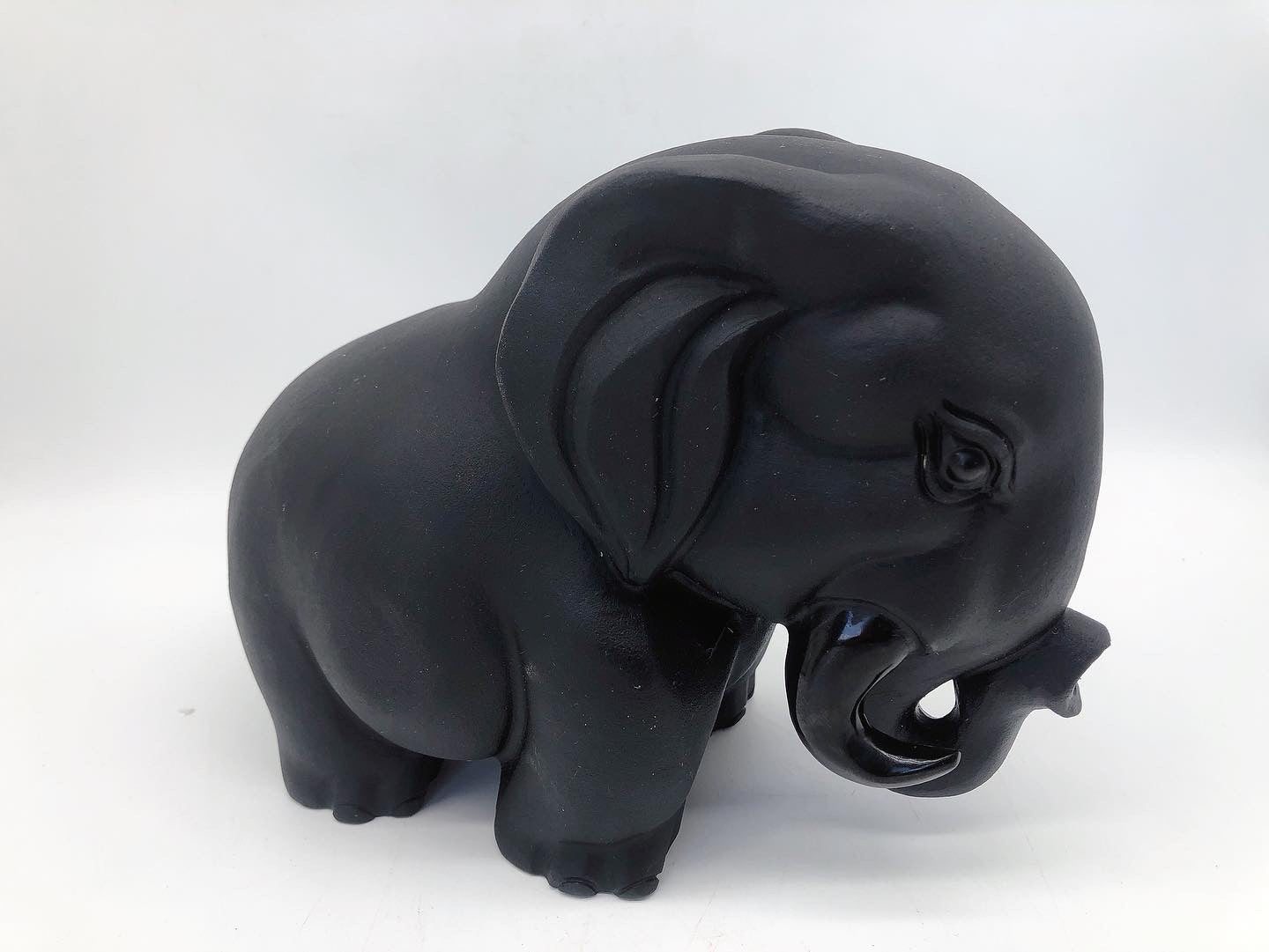 Black obsidian elephant carving