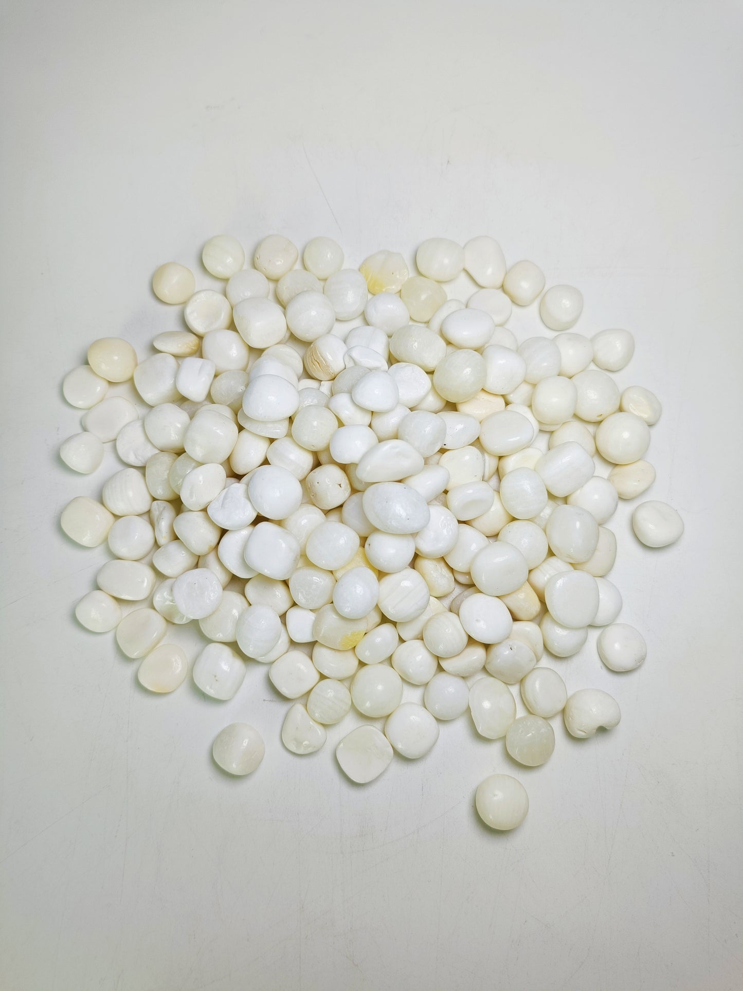 White agate chip