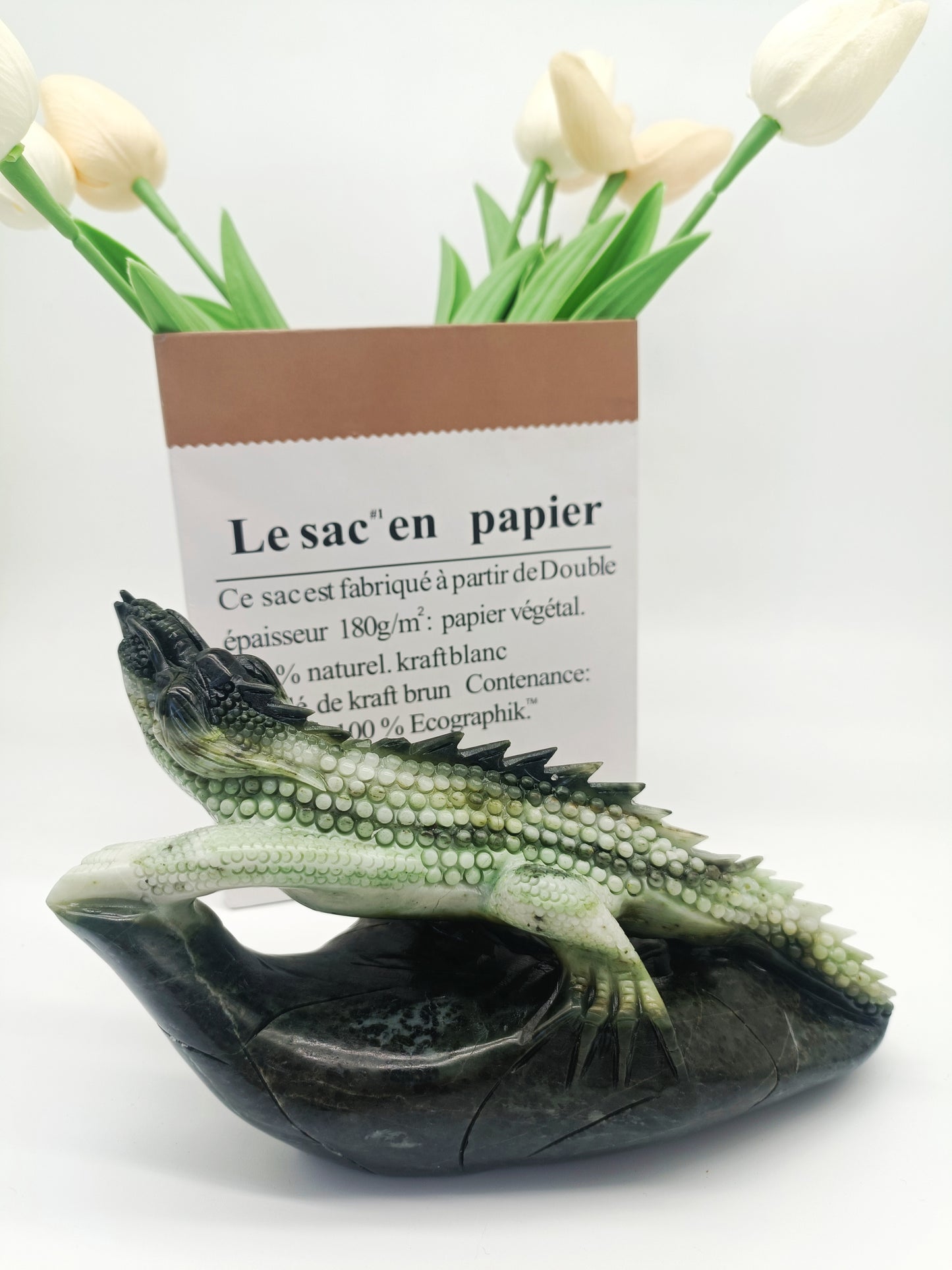 Jade lizard carving