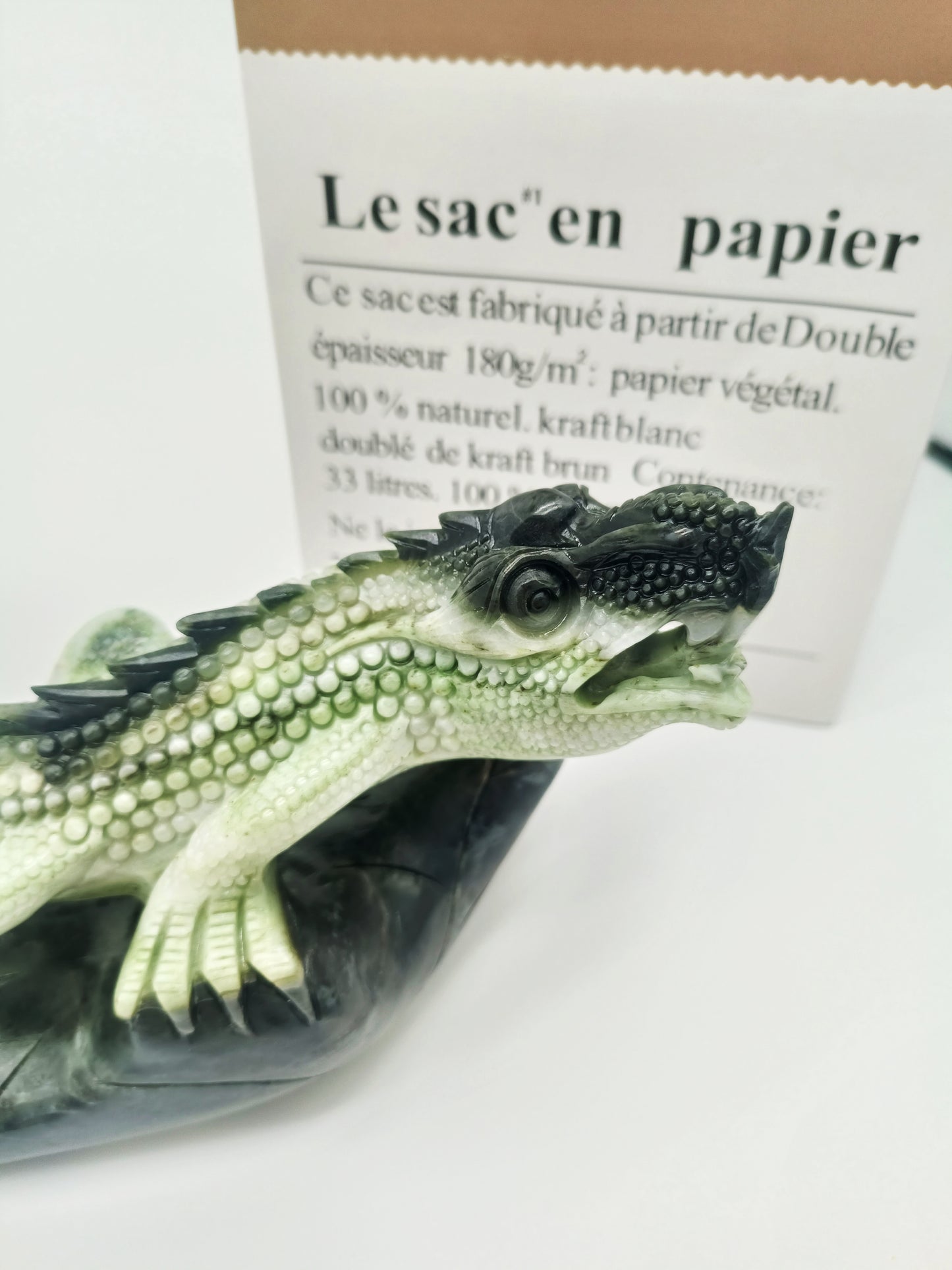 Jade lizard carving