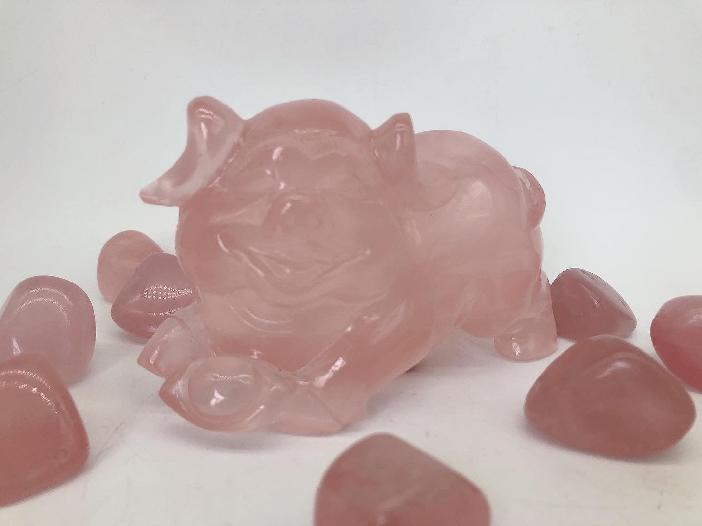Rose quartz pig carving