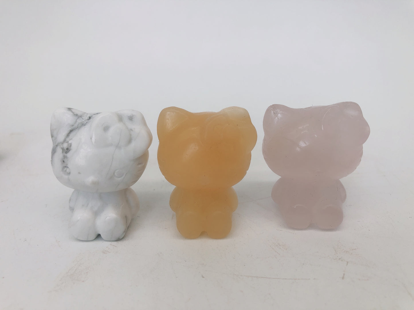 Mini hello kitty carving