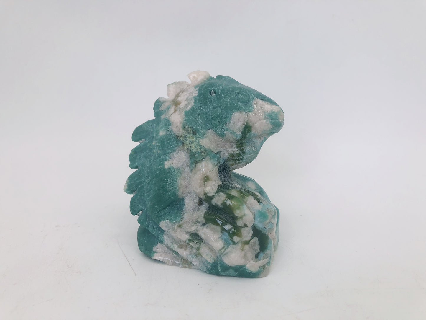 Green flower agate lizard carving