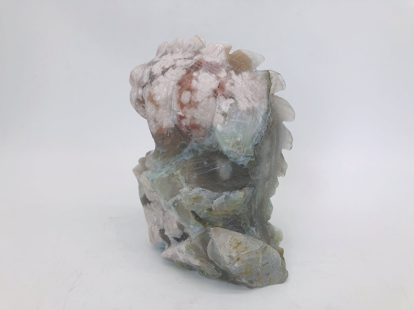 Green flower agate lizard carving