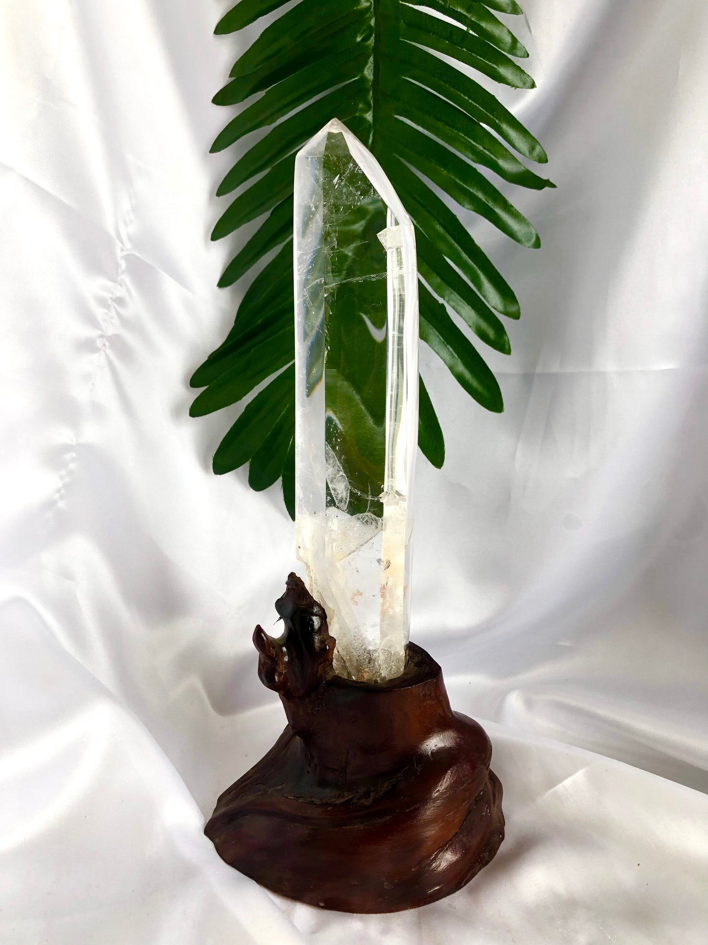 Clear quartz tower with stand