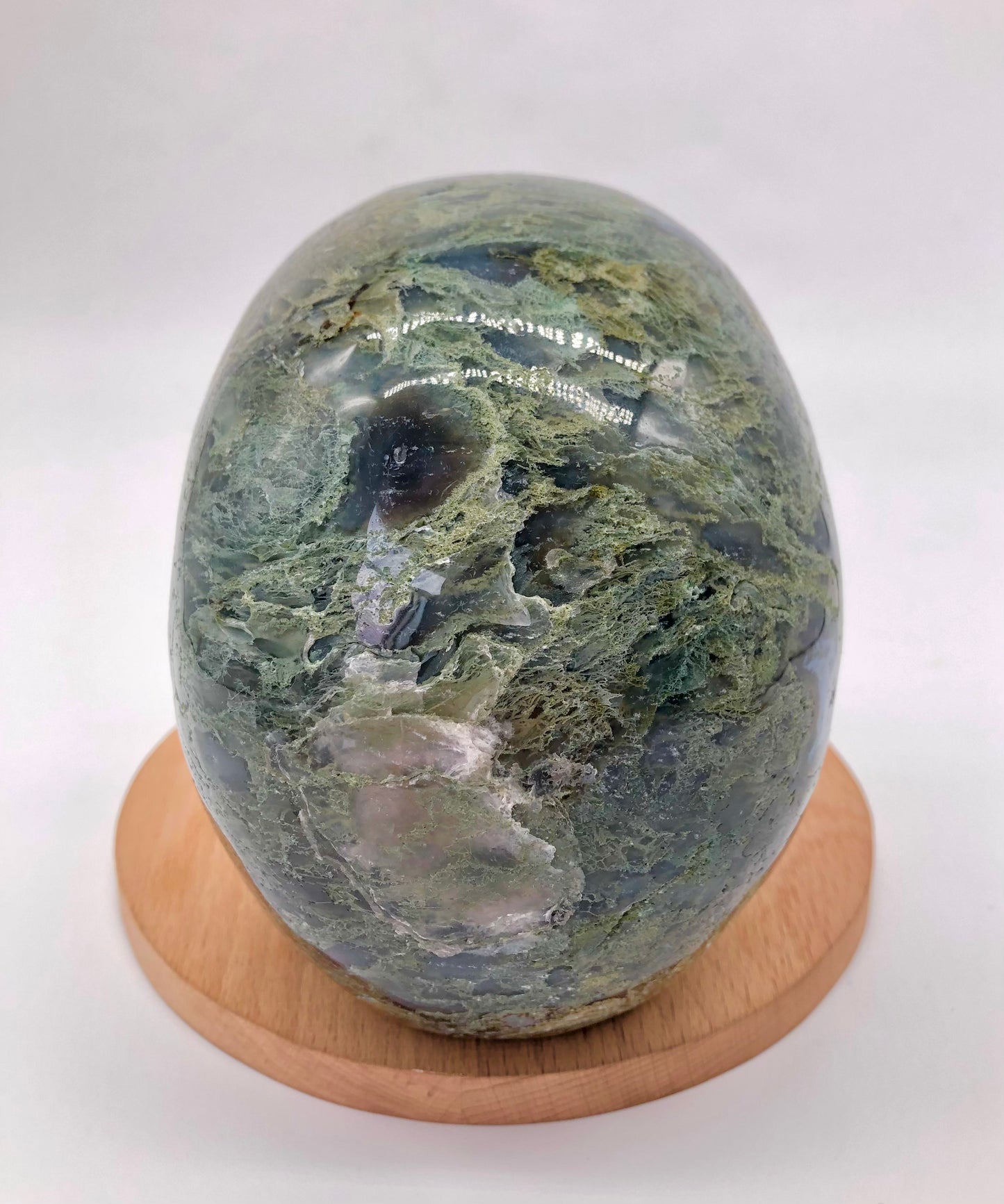 Moss agate skull carving