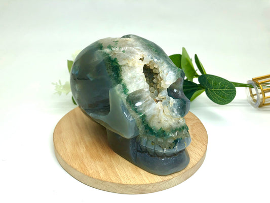 Druzy agate skull carving