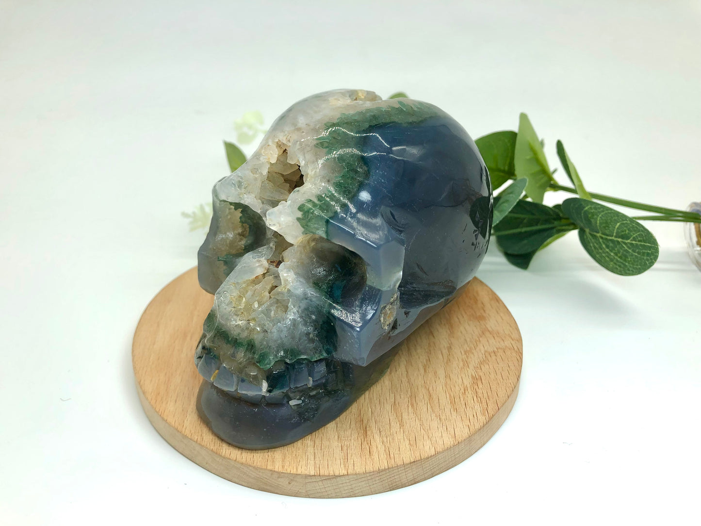 Druzy agate skull carving