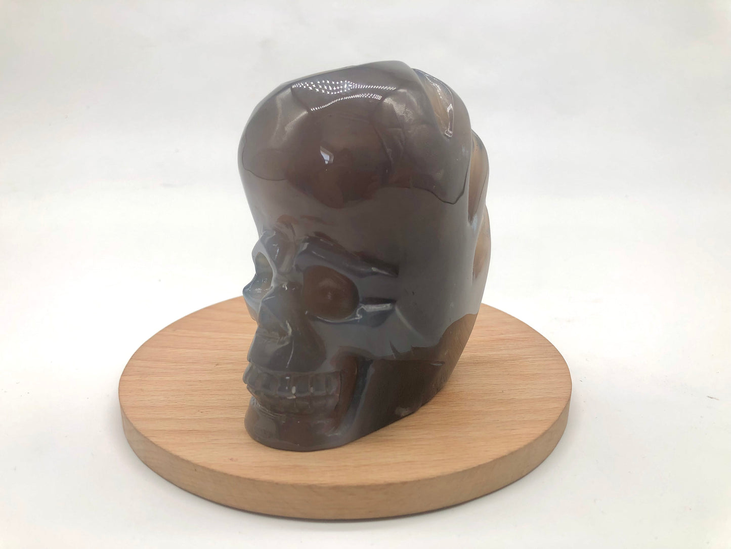 Agate skull carving