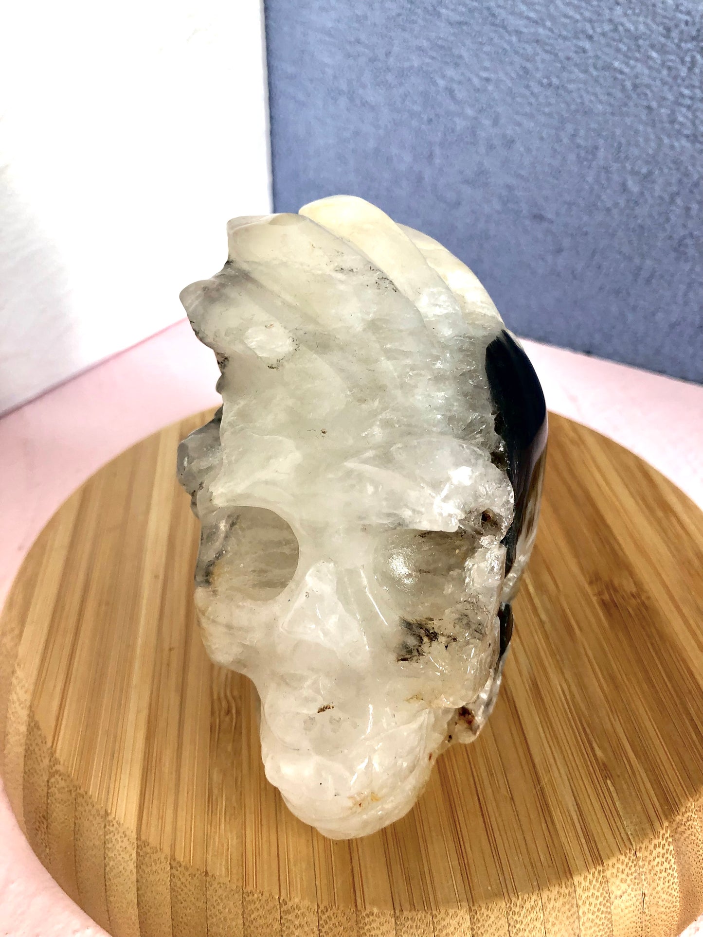 Clear quartz with agate skull