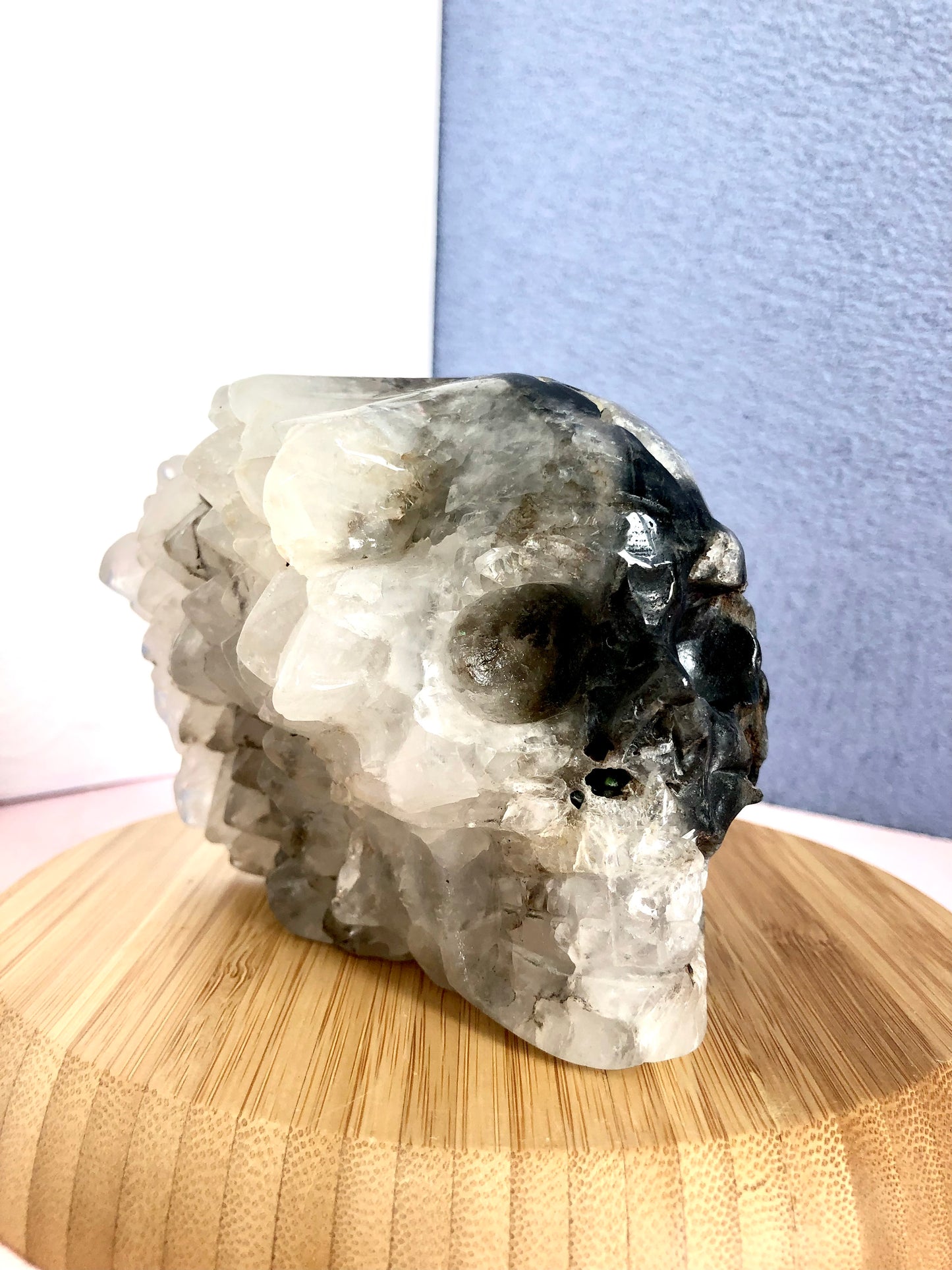 Clear quartz with agate skull carving