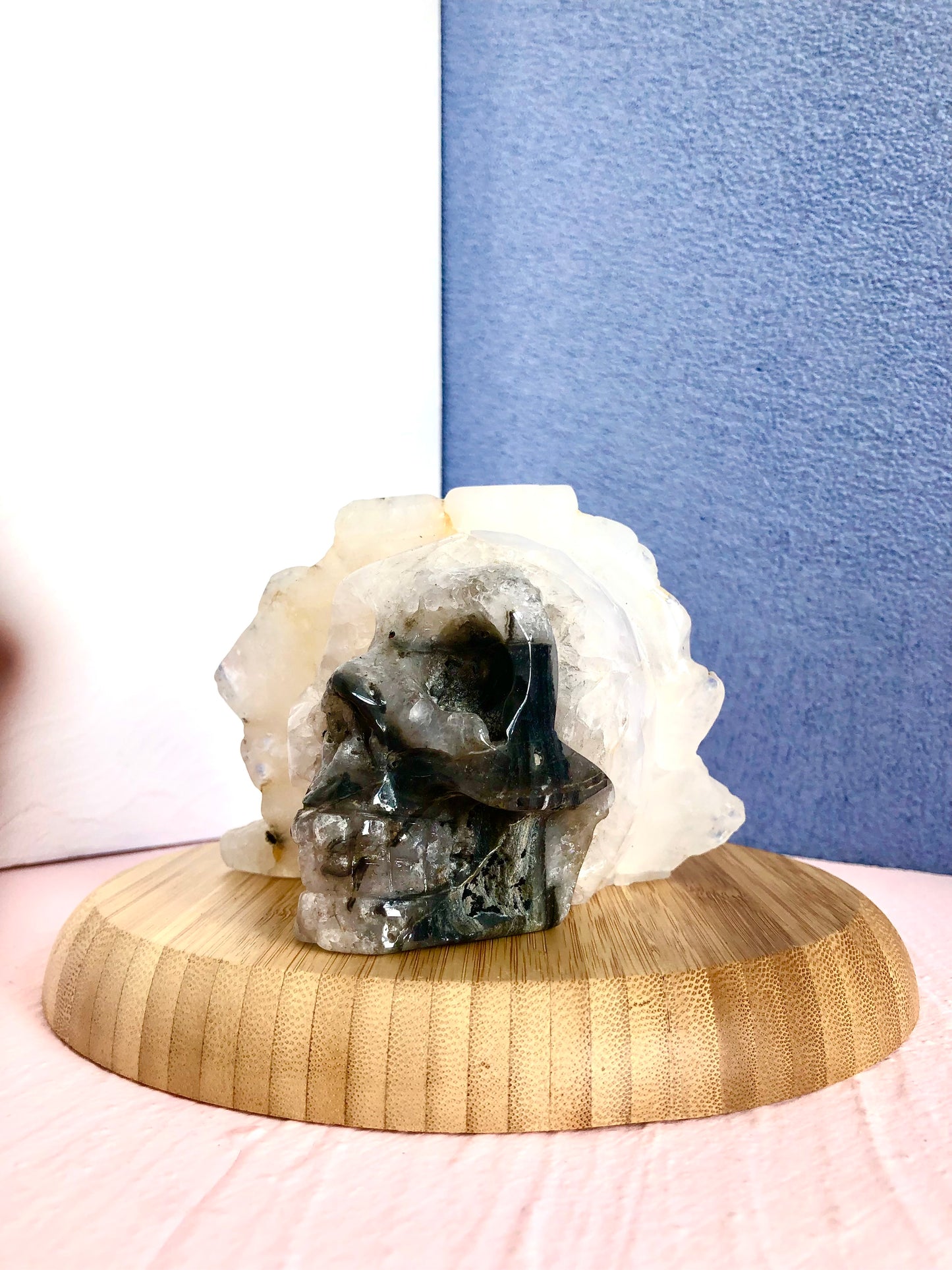 Clear quartz with agate skull carving