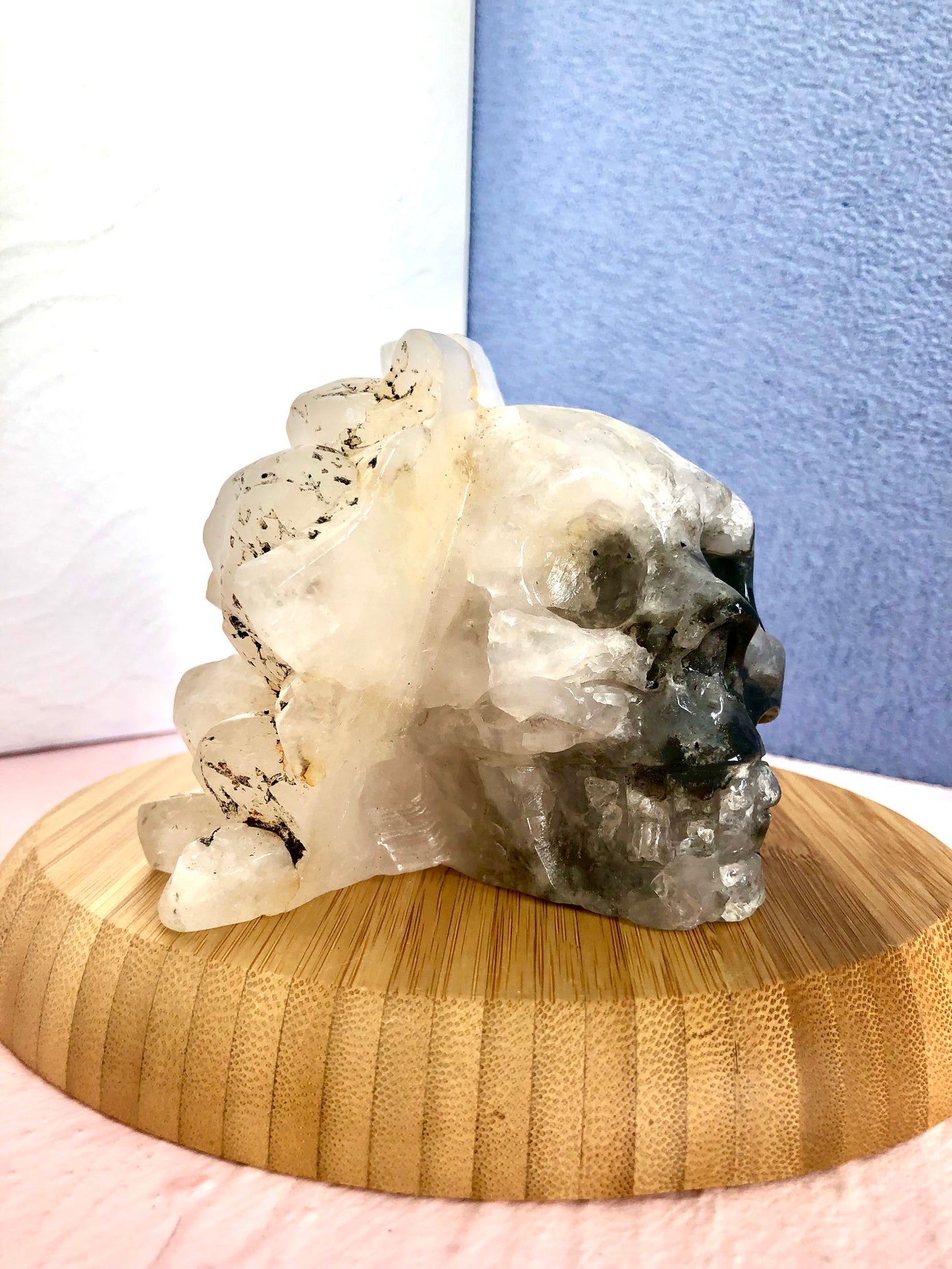 Clear quartz with agate skull carving