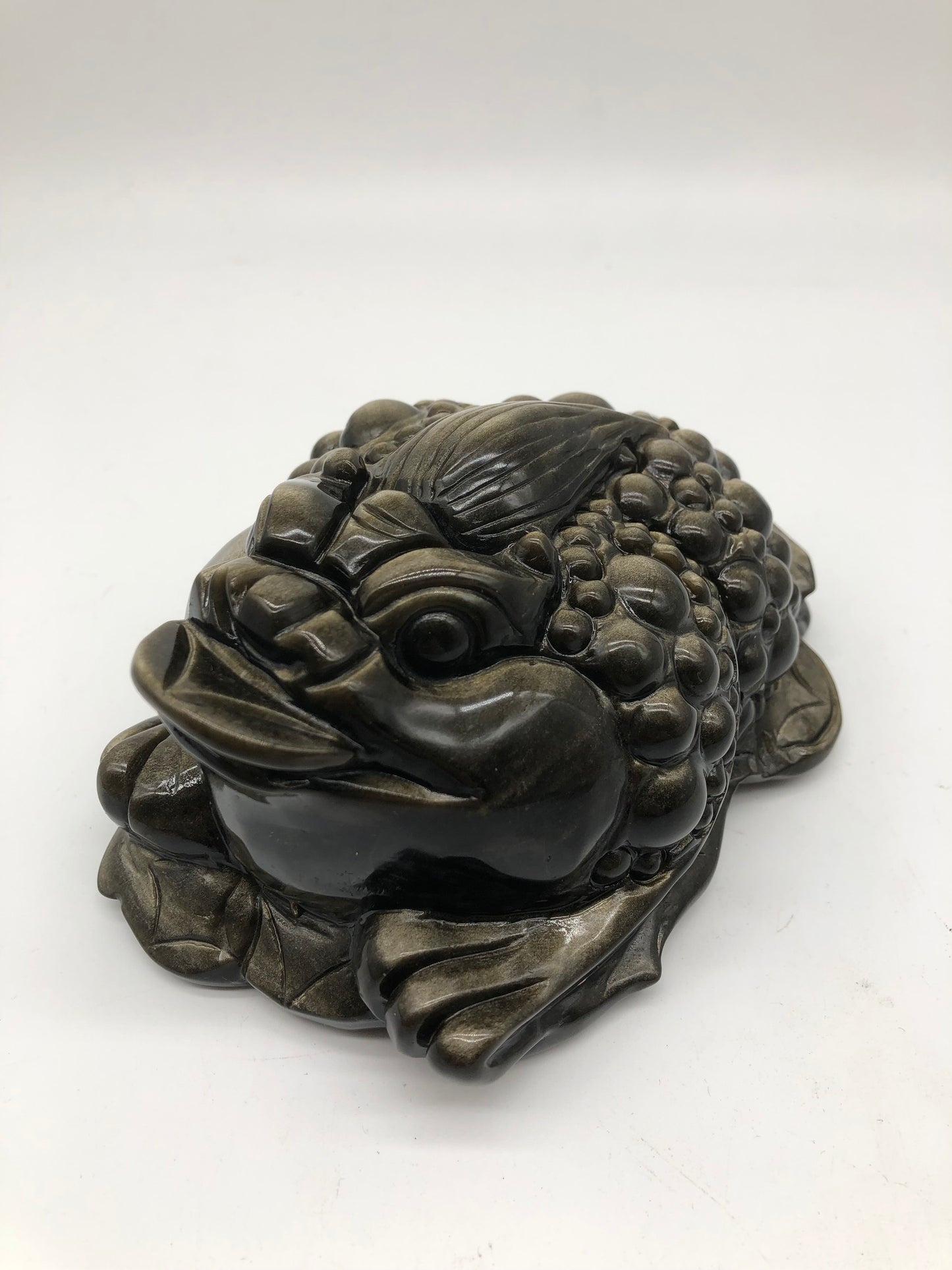 Golden obsidian money frog carving